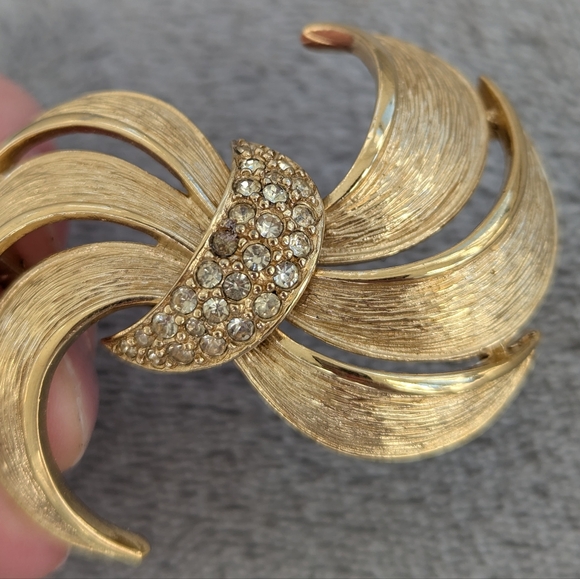 Vintage Givenchy brooch - Picture 4 of 10